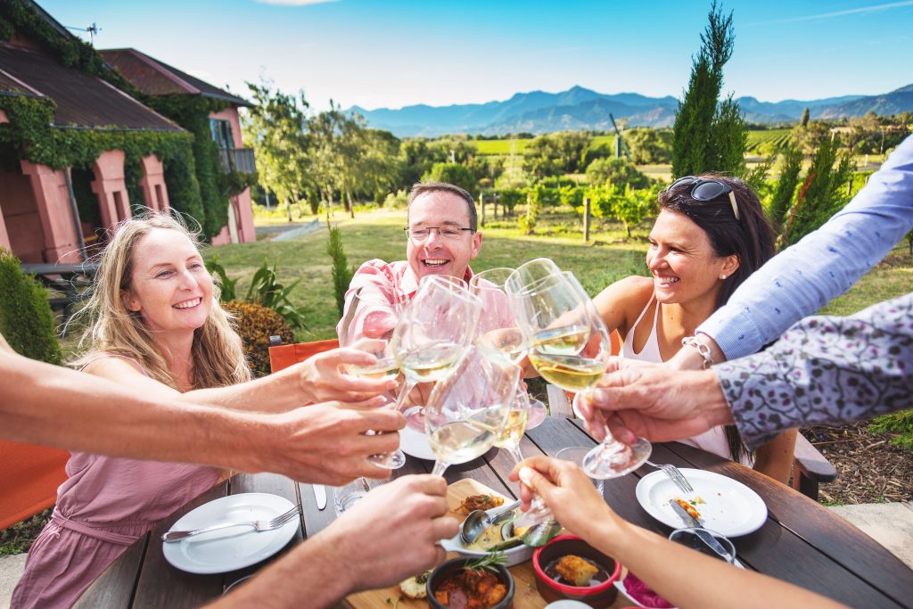 Group celebrating a Marlborough Wine tour on a sunny day.  Outdoor dining at lunch keeps lunch fun and fresh.  Marlborough has some beautiful restaurant to eat outside at.  Groups love to celebrate together. 